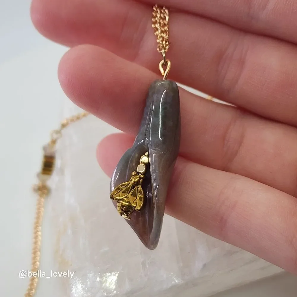 Moss Agate Calla Lily Handmade Pendant Bee Charm Drop Dangle Pendants